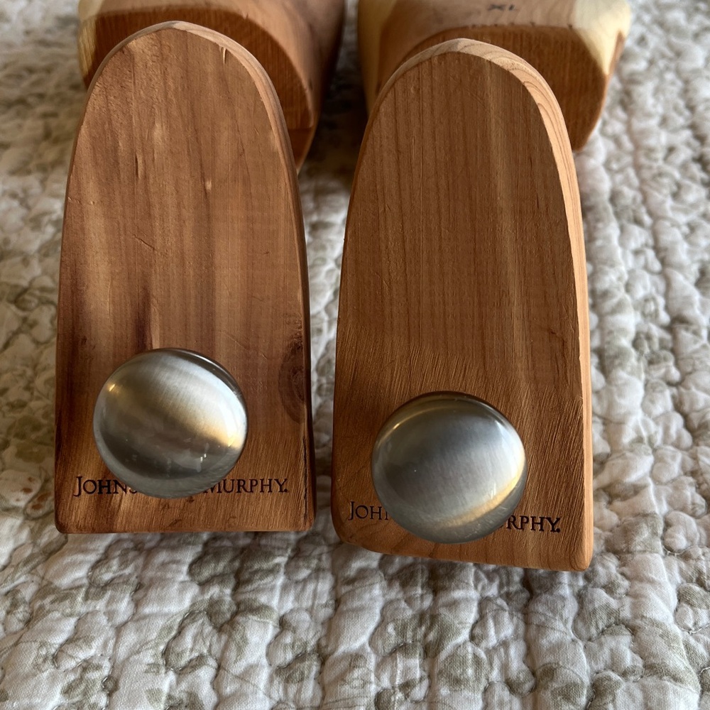 Johnston & Murphy Cedar Wood Shoe Trees Size XL Like New Retail $55. Chrome Trim - Picture 3 of 3